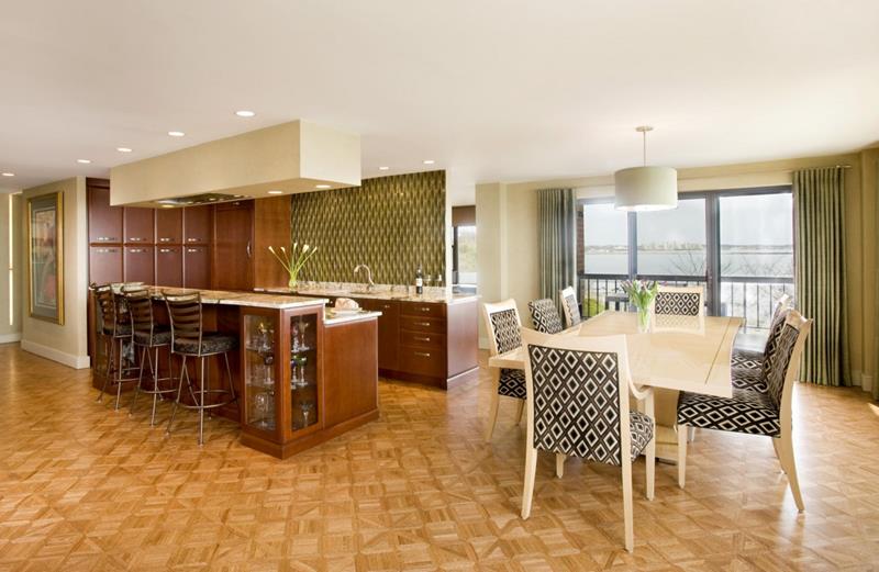 Konsep dapur terbuka ini menggunakan pattern menarik untuk menjadikan ruang lebih dinamik