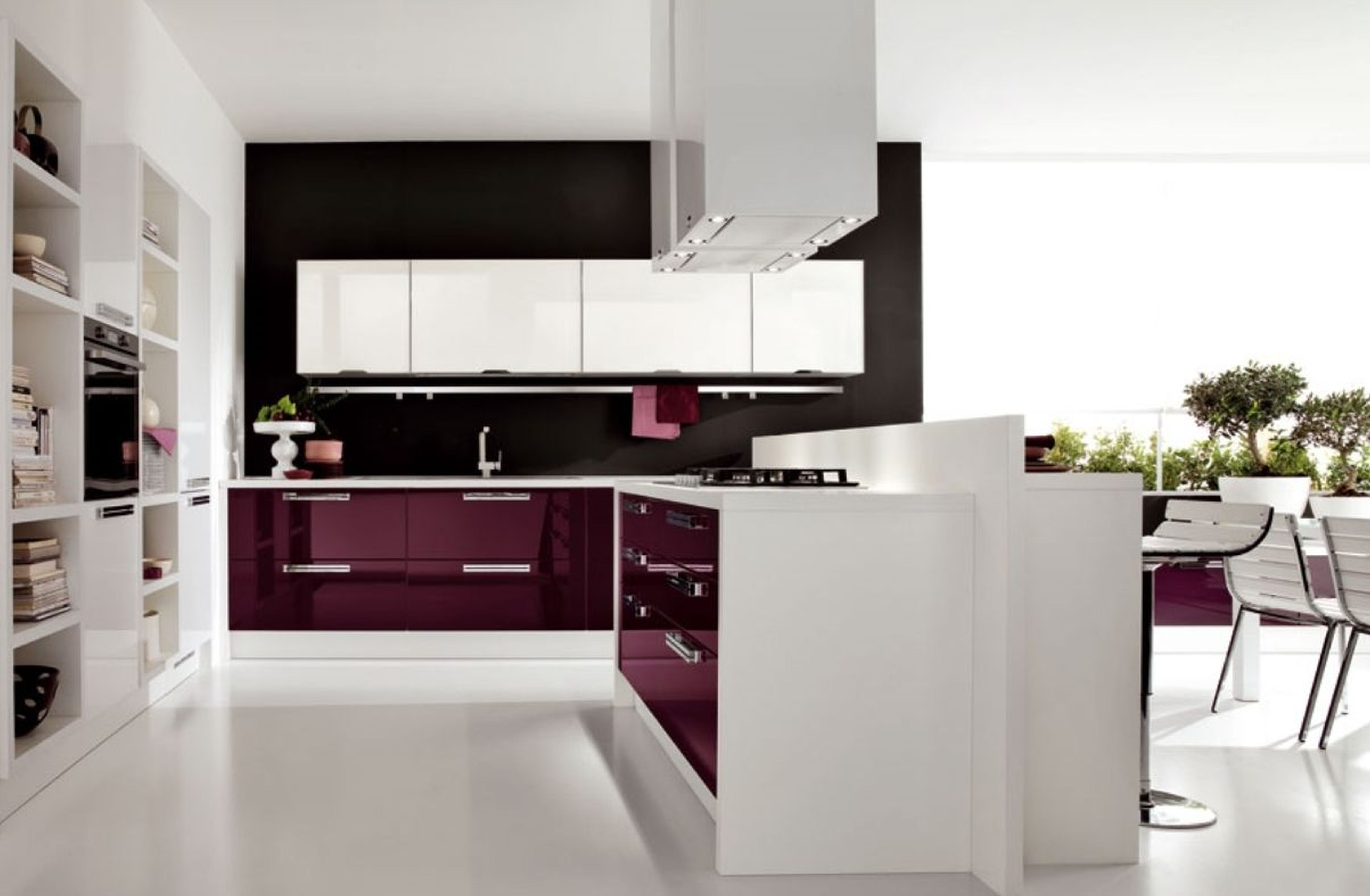 dapur modern dengan warna putih ungu menjadi pilihan pada kabinet