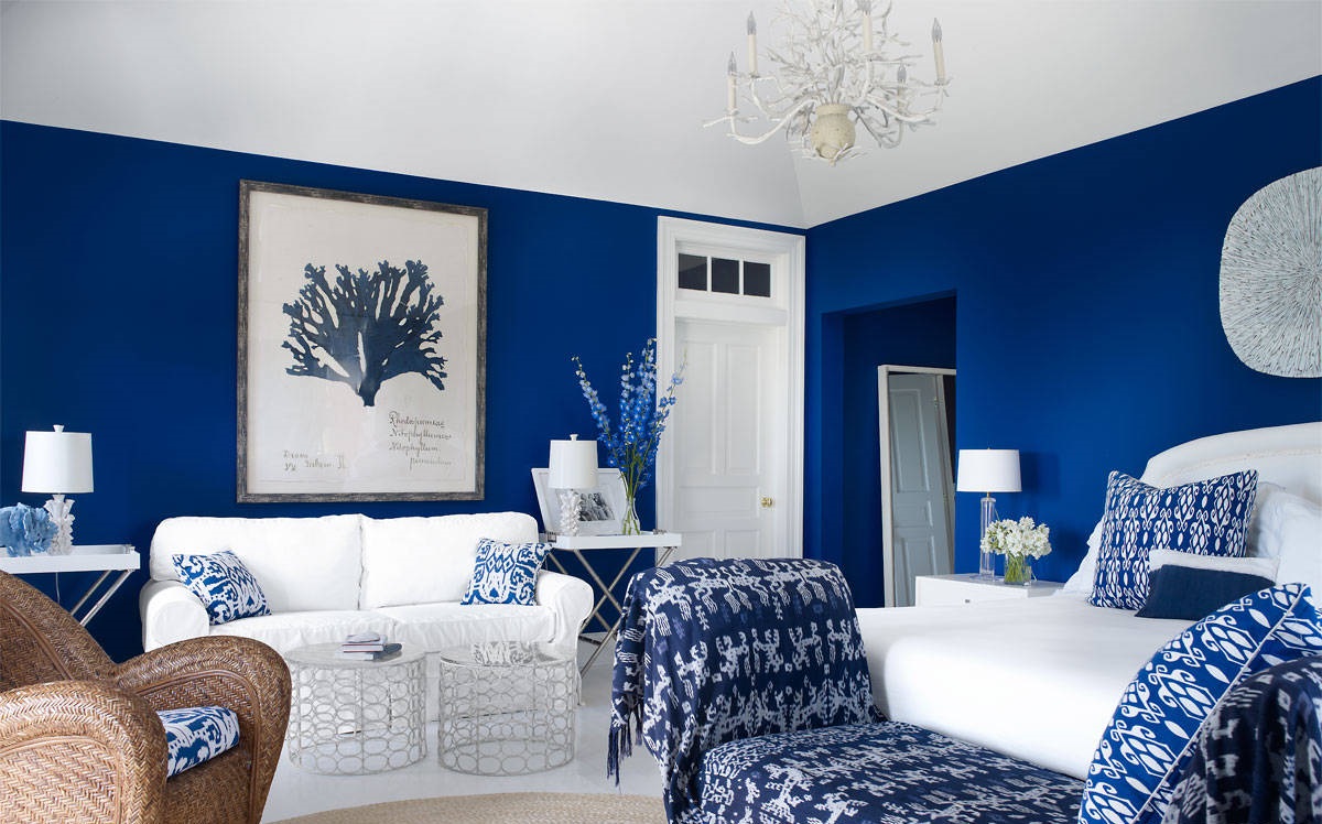  Hiasan ruang tamu yang lebih menyerlah dengan lapis blue warna cat rumah