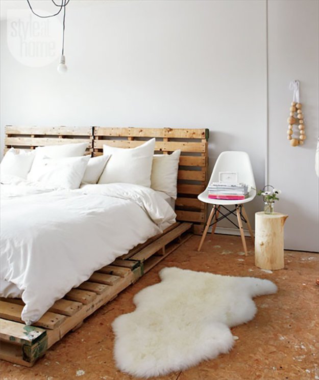 Gabungan kayu, warna putih dan semulajadi menjadikan dekorasi bilik Scandinavian ini sempurna