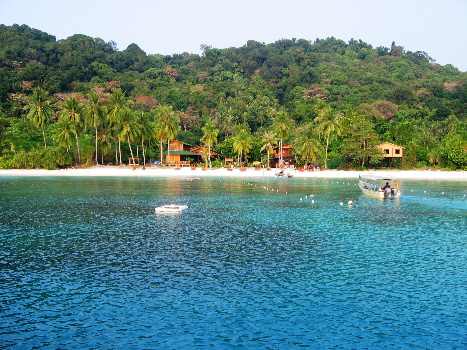 Pemandangan menarik di Pulau Lang Tengah - Recommended Hotel summer bay lang tengah island resort
