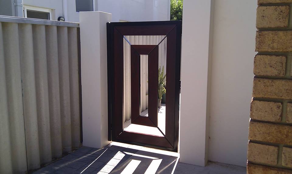 Idea pintu pagar sisi rumah dengan design moden minimalis