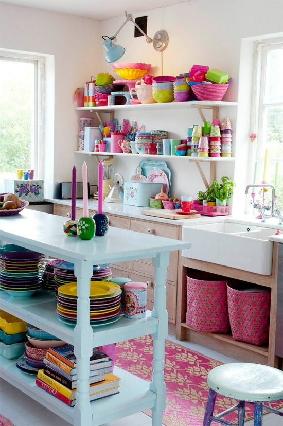 Hiasan dalaman dapur dengan warna pelangi