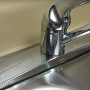 Cara mudah cuci sinki menggunakan cuka