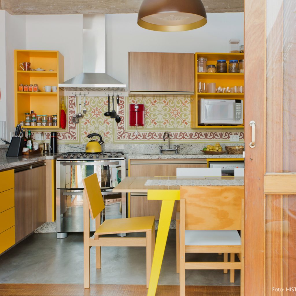 Dekorasi dapur dengan warna tema kuning mustard