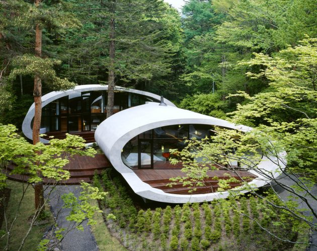 Shell House oleh Artechnic di Hutan Karuizawa Jepun Dengan Keluasan 3,541 kaki persegi