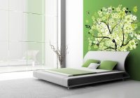 Dekorasi bilik menggunakan warna hijau lembut pada sarung bantal dan dinding