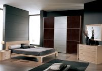 Gaya moden kontemporari yang menggunakan perabot kayu untuk menyuntik elemen natural ke dalam ruang bilik tidur