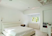 Hiasan dalaman bilik tidur berkonsep moden menggunakan warna putih