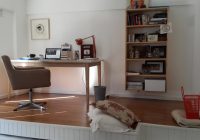 Mini home office dengan katil & tilam di bawah serta ergonomic chair