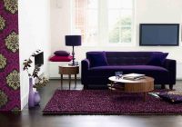 Pop warna ungu hanya pada sofa dan karpet