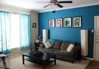 Tema warna biru untuk ruang tamu kelihatan lebih anggun dan mewah