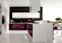 dapur modern dengan warna putih ungu menjadi pilihan pada kabinet