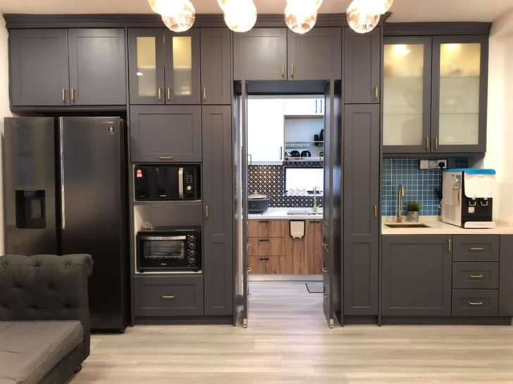 Permalink to Dekorasi Ruang Dapur Konsep Inggeris Moden Dengan Kombinasi Grey Gold