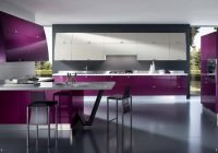 kabinet dapur moden dengan pintu kabinet purple menjadikan ruang lebih awesome