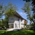 Seni Bina Rumah Dengan Design Dekonstruktif Di Tengah Kebun Alpukat